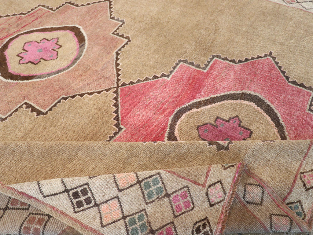 Vintage Turkish Anatolian Room Size Carpet, No.33196 - Gsblank