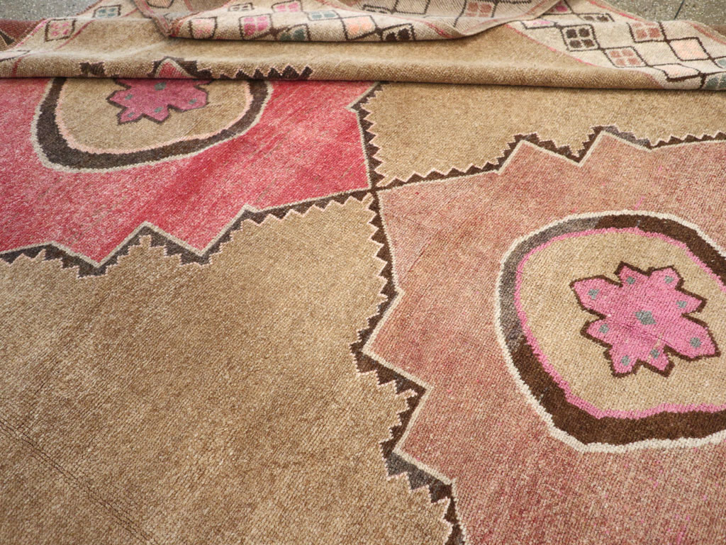 Vintage Turkish Anatolian Room Size Carpet, No.33196 - Gsblank