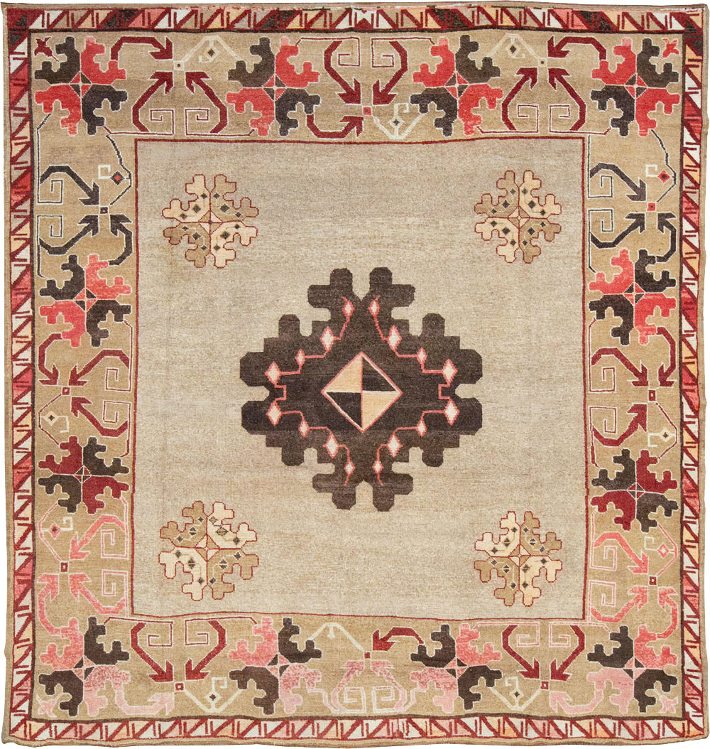 Vintage Turkish Anatolian Square Room Size Carpet, No.33197 - Gsblank
