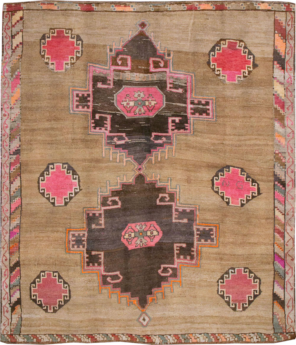 Vintage Turkish Anatolian Room Size Carpet, No.33198 - Gsblank