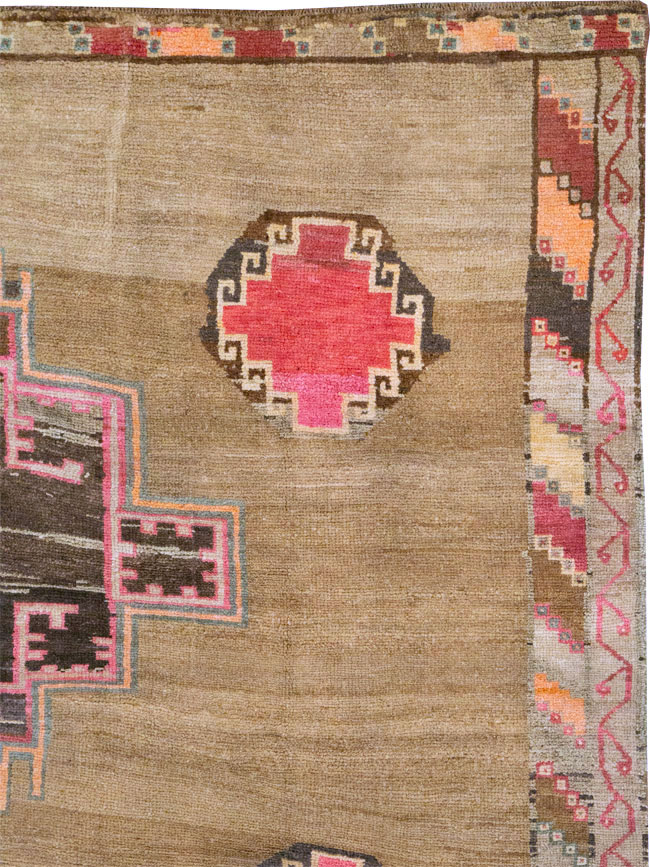 Vintage Turkish Anatolian Room Size Carpet, No.33198 - Gsblank