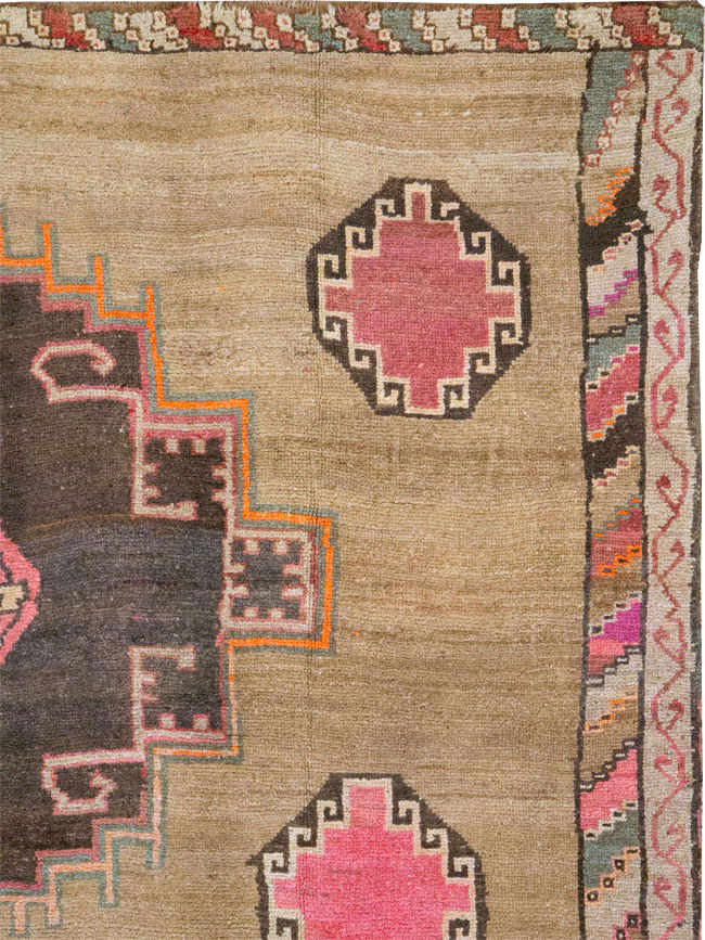 Vintage Turkish Anatolian Room Size Carpet, No.33198 - Gsblank