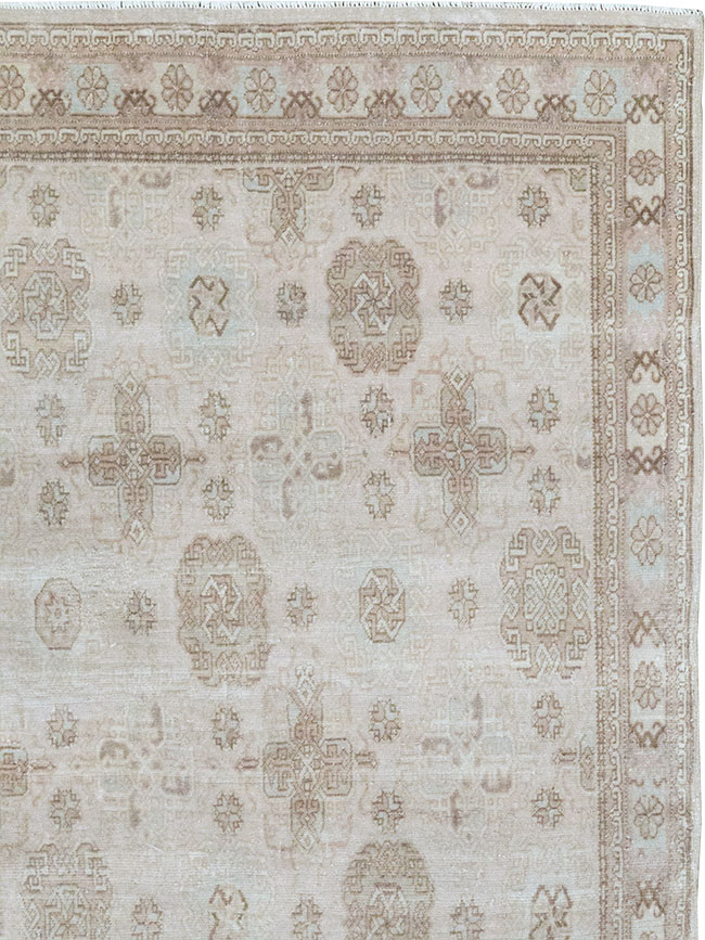 Vintage Turkish Anatolian Accent Rug, No.33246 - Gsblank