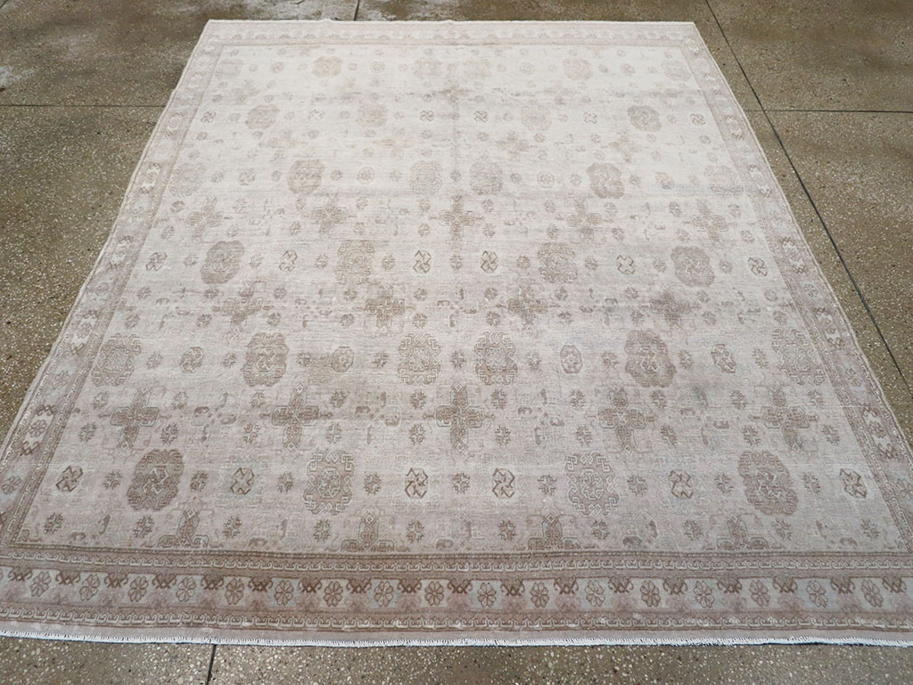 Vintage Turkish Anatolian Accent Rug, No.33246 - Gsblank