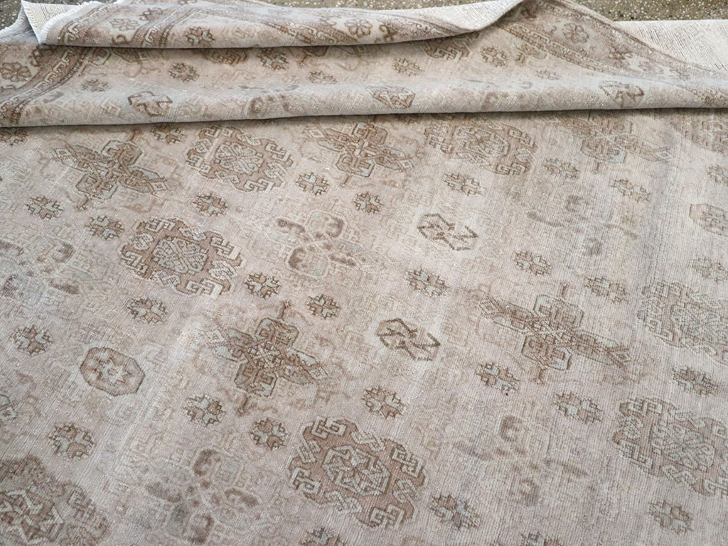 Vintage Turkish Anatolian Accent Rug, No.33246 - Gsblank