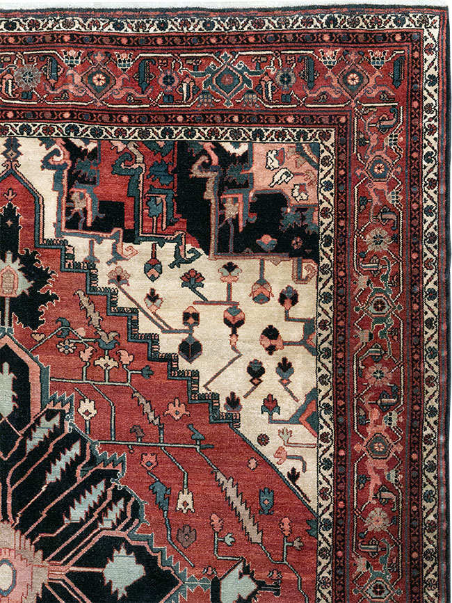 Antique Persian Serapi Accent Carpet, No.33248 - Gsblank