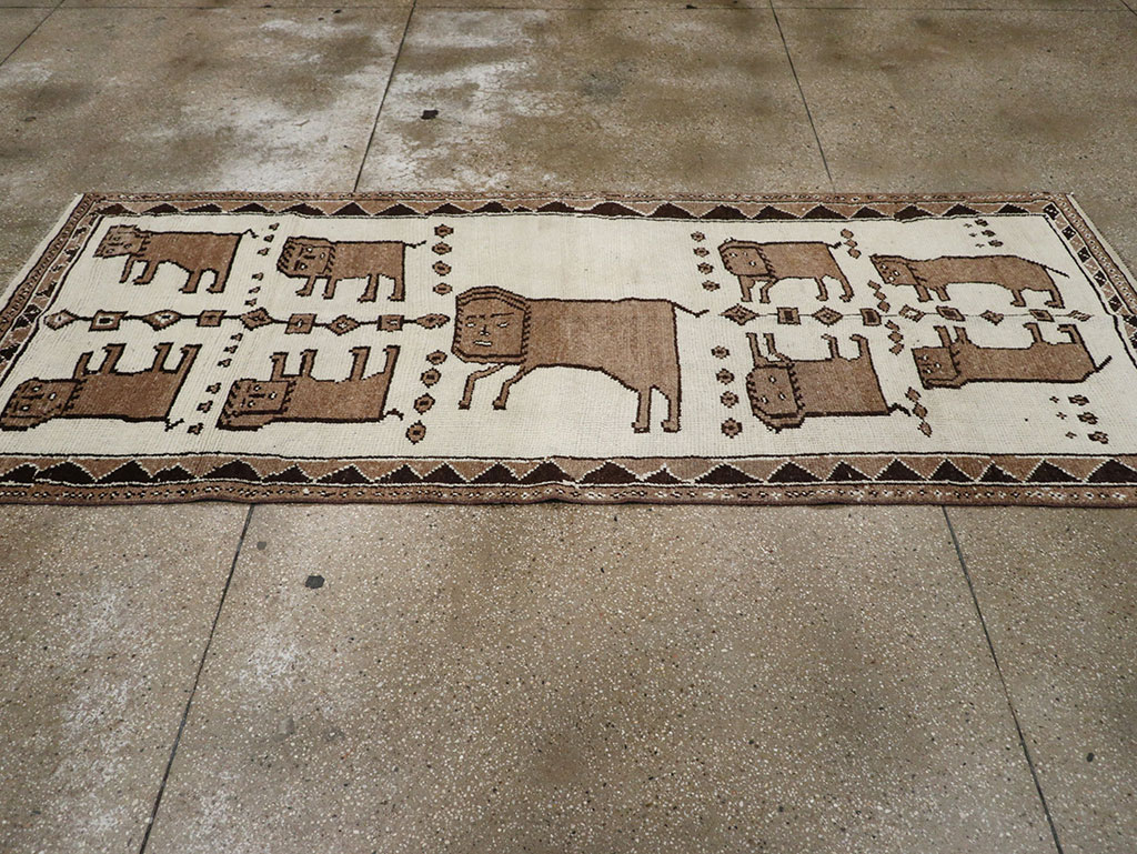 Vintage Turkish Anatolian Pictorial Runner, No.33265 - Gsblank