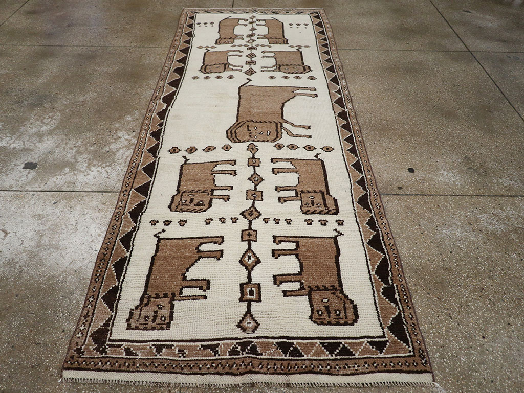 Vintage Turkish Anatolian Pictorial Runner, No.33265 - Gsblank