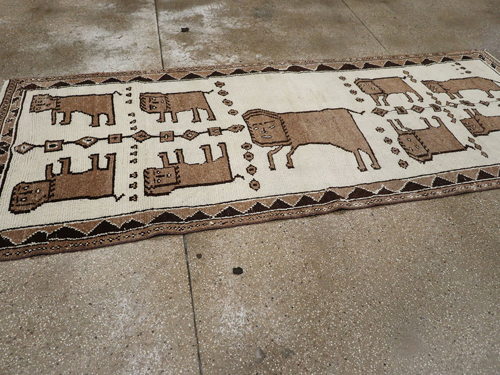 Vintage Turkish Anatolian Pictorial Runner, No.33265 - Gsblank