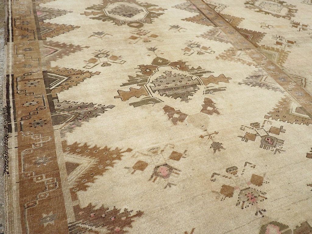 Vintage Turkish Anatolian Room Size Carpet, No.33273 - Gsblank