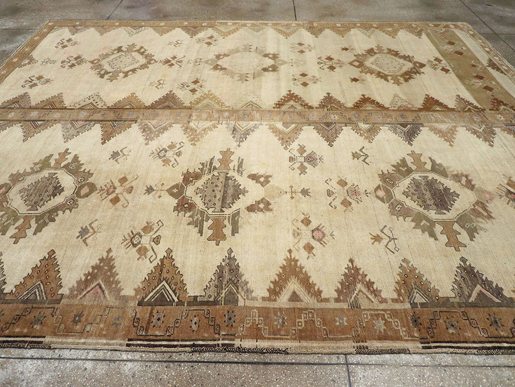 Vintage Turkish Anatolian Room Size Carpet, No.33273 - Gsblank