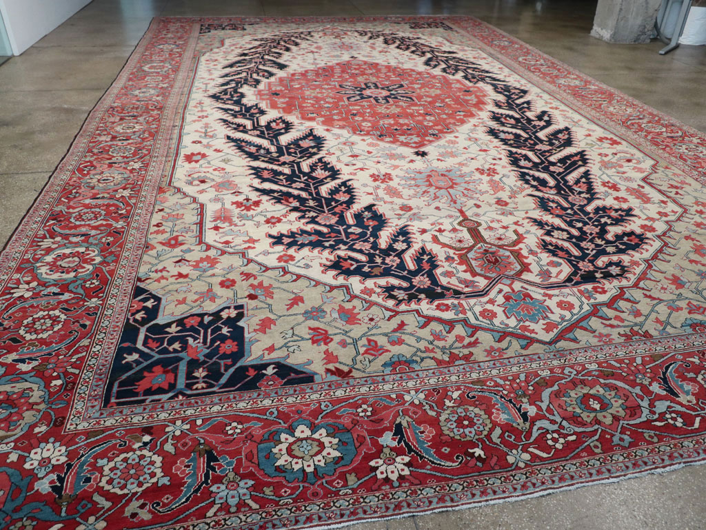 Antique Persian Serapi Oversize Carpet, No.33297 - Gsblank