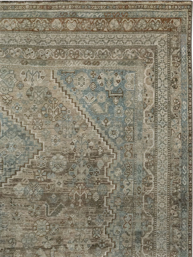 Vintage Persian Shiraz Accent Carpet, No.33310 - Gsblank