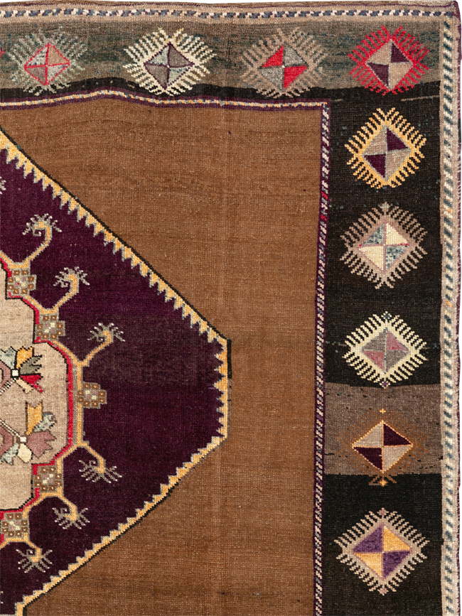 Vintage Turkish Anatolian Tribal Room Size Carpet, No.33346 - Gsblank