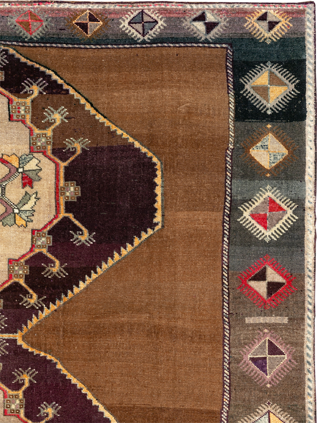 Vintage Turkish Anatolian Tribal Room Size Carpet, No.33346 - Gsblank