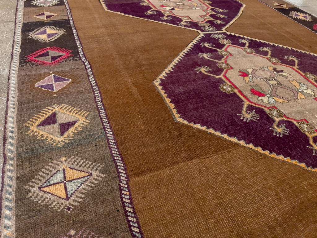 Vintage Turkish Anatolian Tribal Room Size Carpet, No.33346 - Gsblank