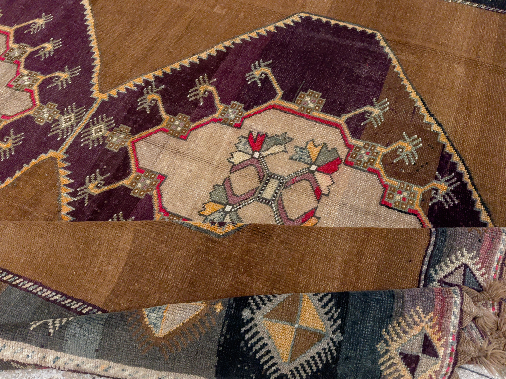 Vintage Turkish Anatolian Tribal Room Size Carpet, No.33346 - Gsblank
