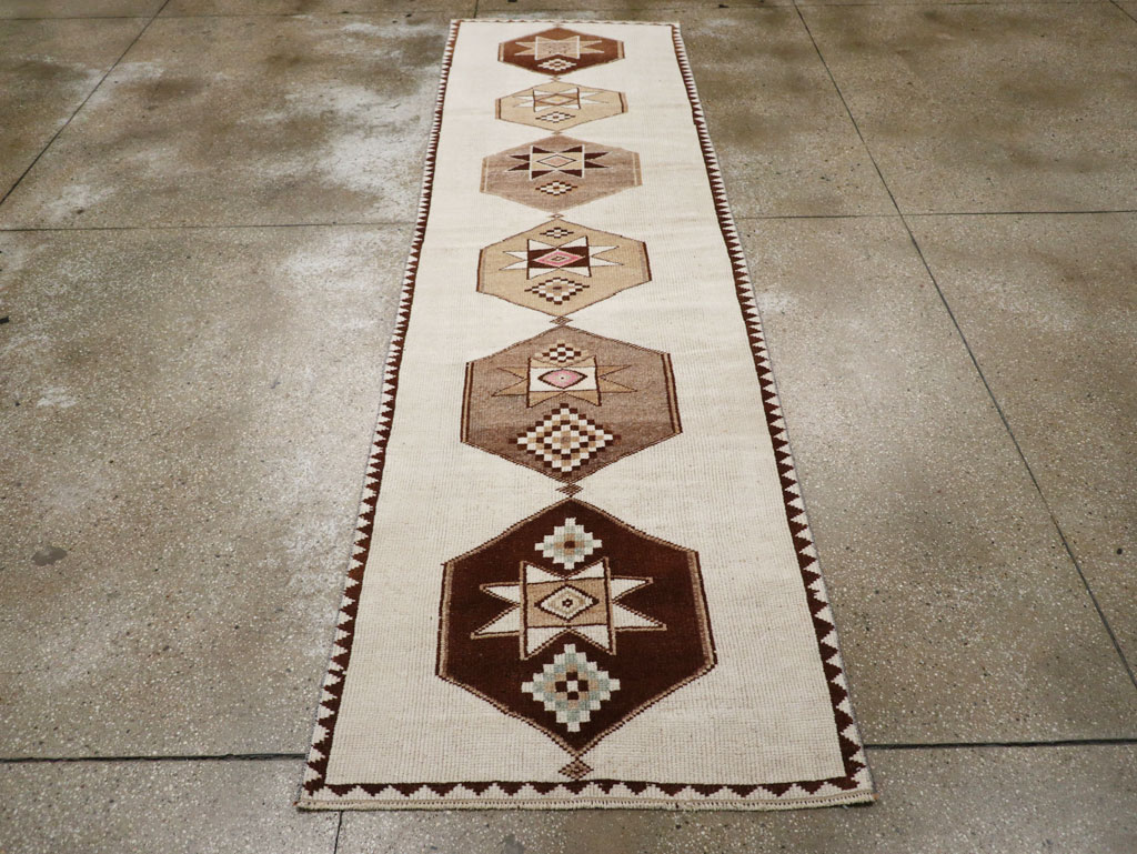 Vintage Turkish Anatolian Runner, No.33373 - Gsblank
