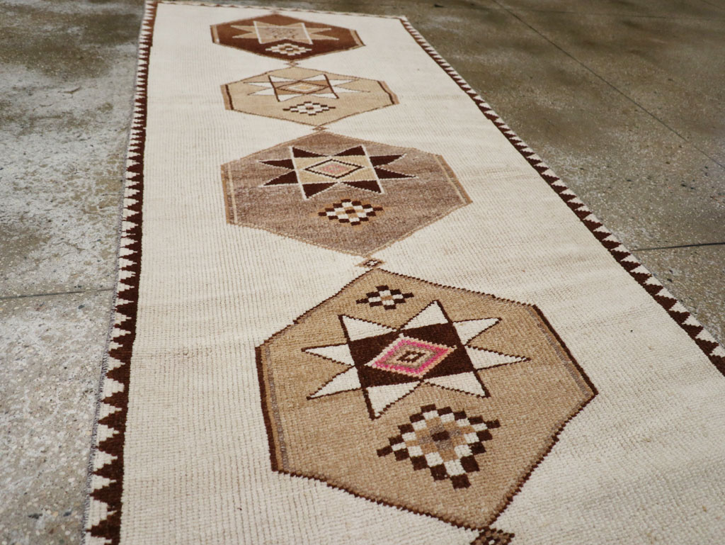 Vintage Turkish Anatolian Runner, No.33373 - Gsblank
