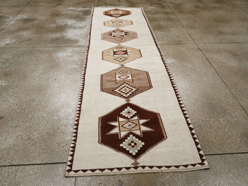 Vintage Turkish Anatolian Runner, No.33373 - Gsblank
