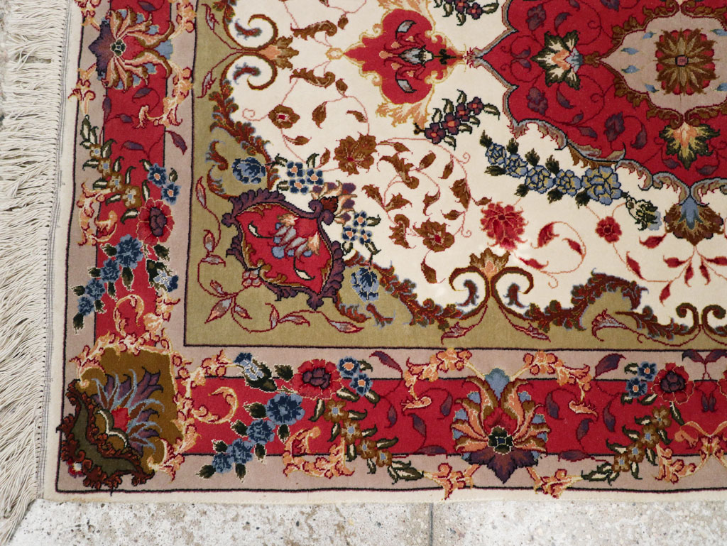 Modern Persian Tabriz Throw Rug, No.33376 - Gsblank