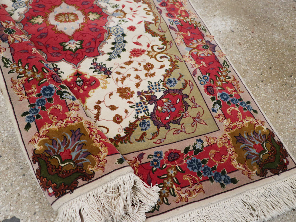Modern Persian Tabriz Throw Rug, No.33376 - Gsblank
