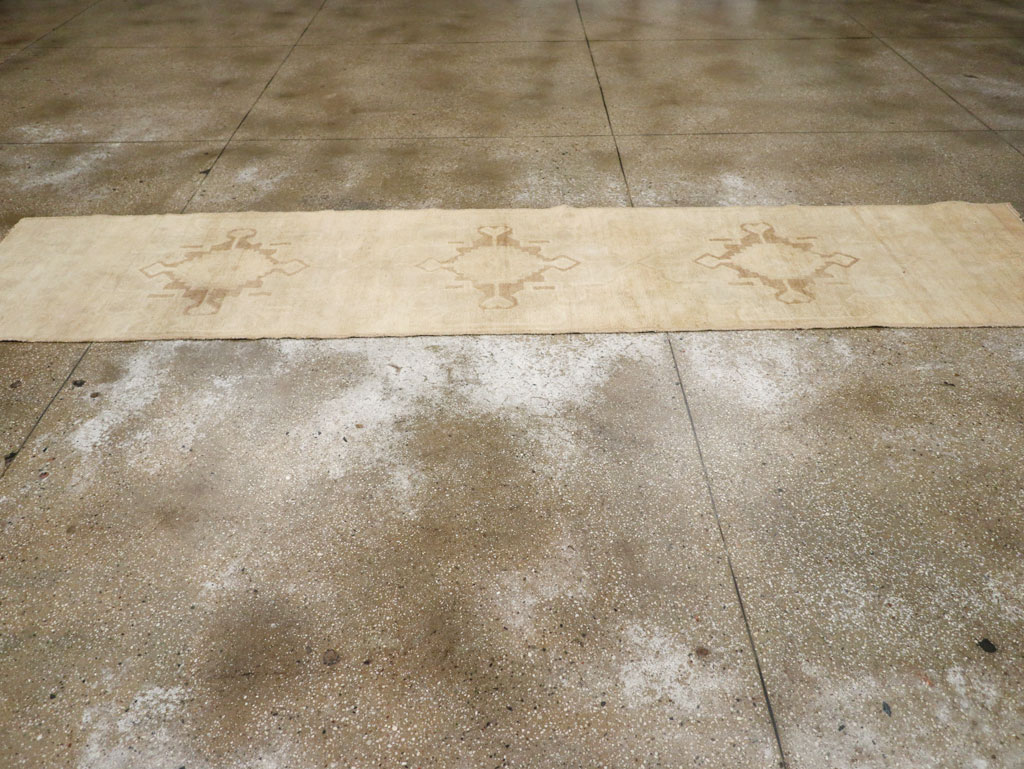 Vintage Turkish Anatolian Runner, No.33385 - Gsblank