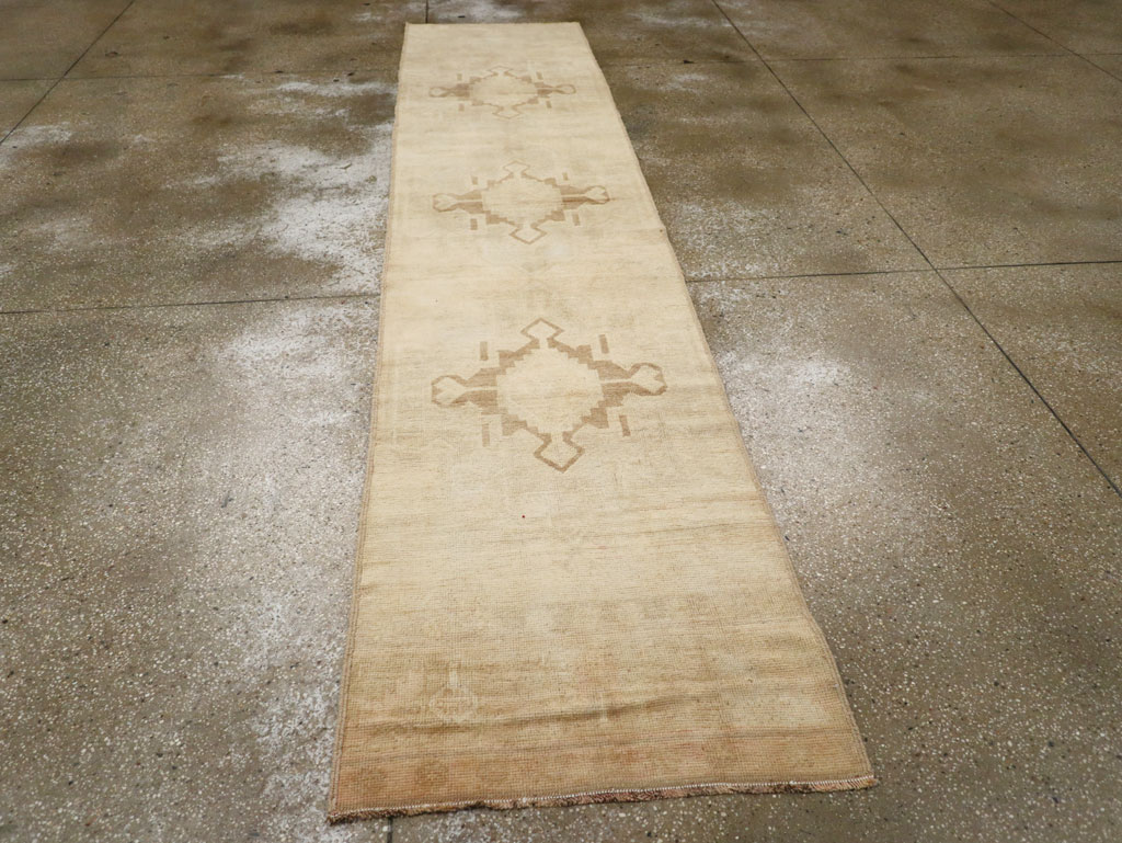 Vintage Turkish Anatolian Runner, No.33385 - Gsblank