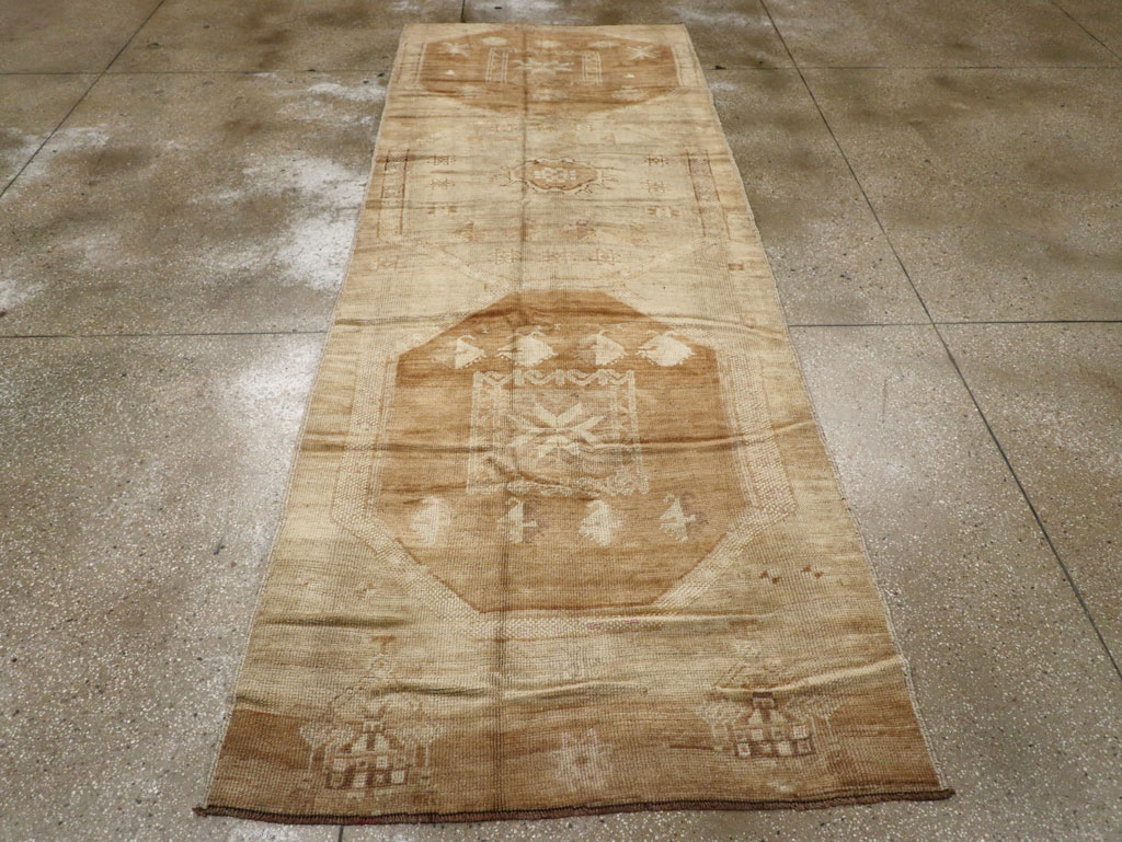 Vintage Turkish Anatolian Wide Gallery Runner, No.33387 - Gsblank