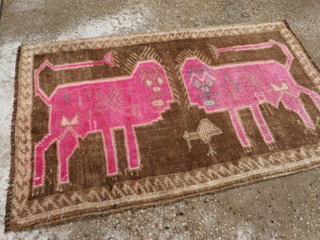 Vintage Turkish Anatolian Pictorial Rug, No.33431 - Gsblank