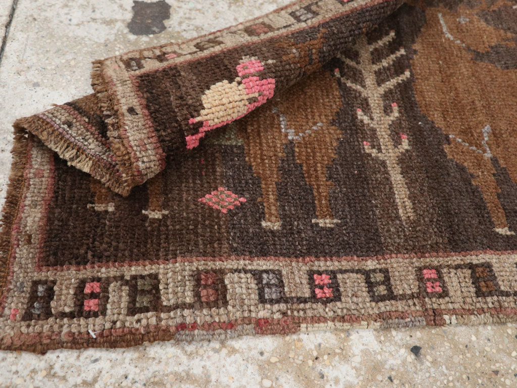 Vintage Turkish Anatolian Pictorial Rug, No.33433 - Gsblank