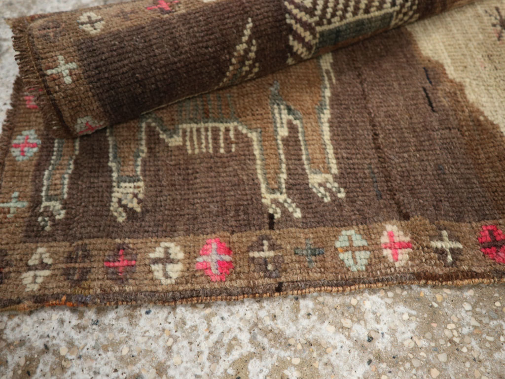 Vintage Turkish Anatolian Pictorial Rug, No.33434 - Gsblank