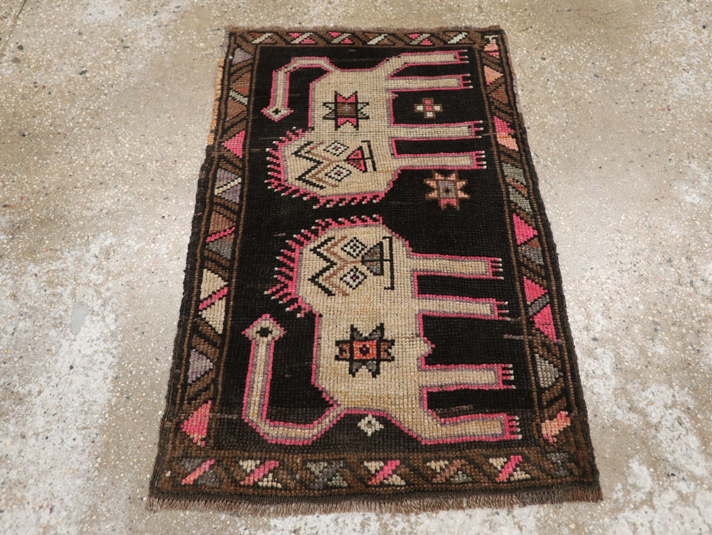 Vintage Turkish Anatolian Pictorial Rug, No.33438 - Gsblank