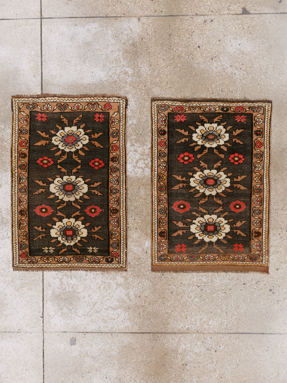 Vintage Turkish Anatolian Throw Rug  (Pair: 1 of 2), No.33458 - Gsblank