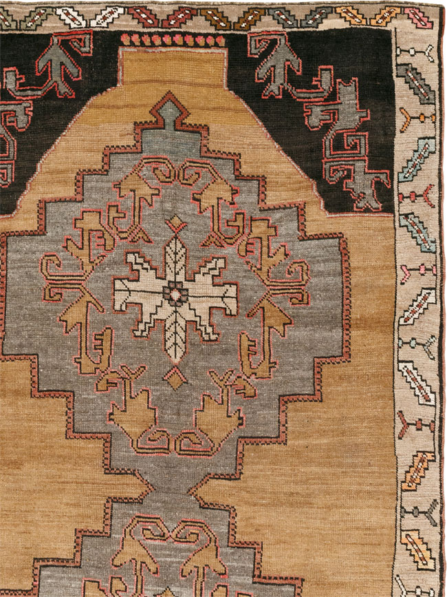 Vintage Turkish Anatolian Room Size Carpet, No.33462 - Gsblank