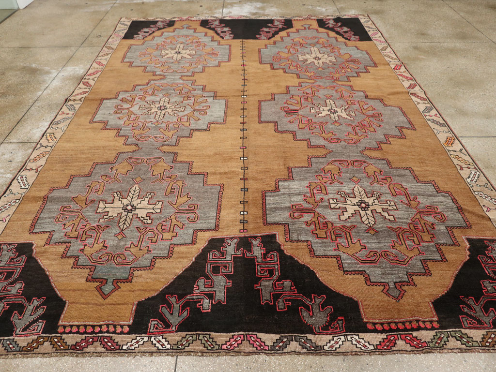 Vintage Turkish Anatolian Room Size Carpet, No.33462 - Gsblank
