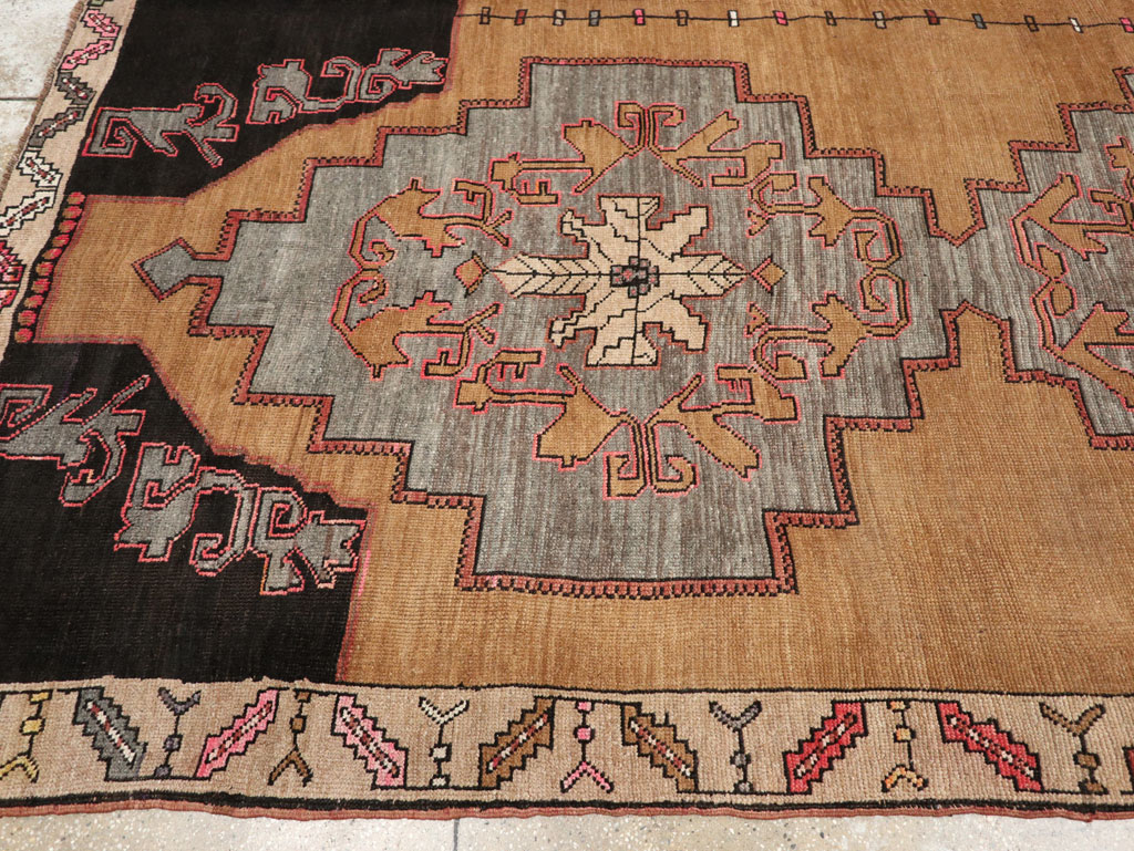 Vintage Turkish Anatolian Room Size Carpet, No.33462 - Gsblank