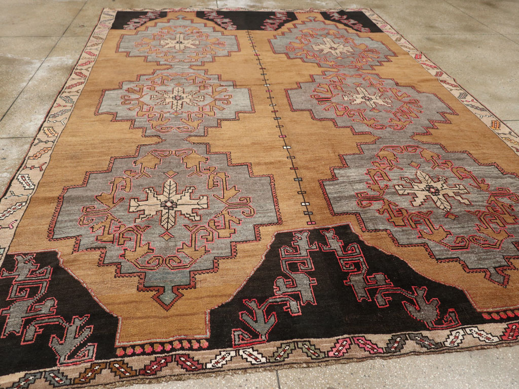 Vintage Turkish Anatolian Room Size Carpet, No.33462 - Gsblank