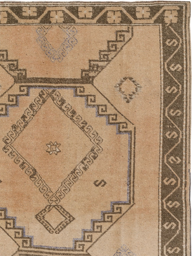 Vintage Turkish Anatolian Room Size Carpet, No.33464 - Gsblank