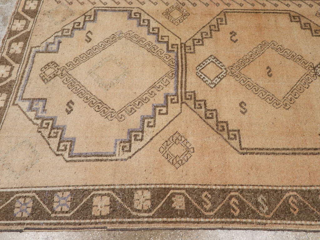 Vintage Turkish Anatolian Room Size Carpet, No.33464 - Gsblank