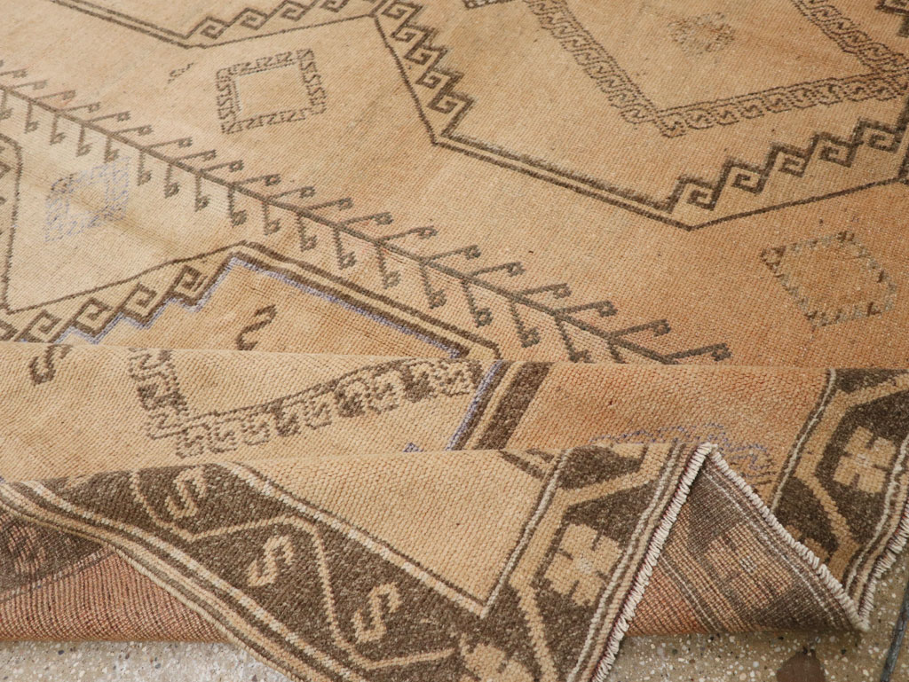 Vintage Turkish Anatolian Room Size Carpet, No.33464 - Gsblank