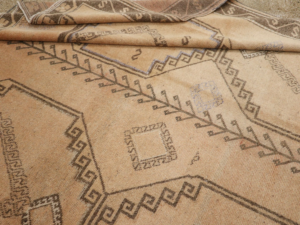 Vintage Turkish Anatolian Room Size Carpet, No.33464 - Gsblank