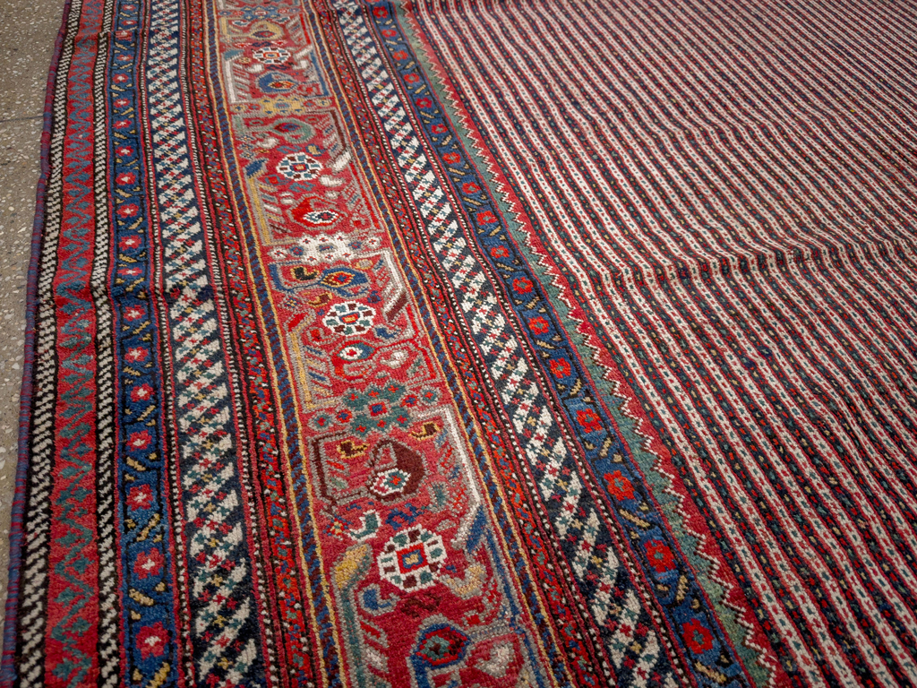 Antique Persian Qashqai Accent Carpet, No.33469 - Gsblank
