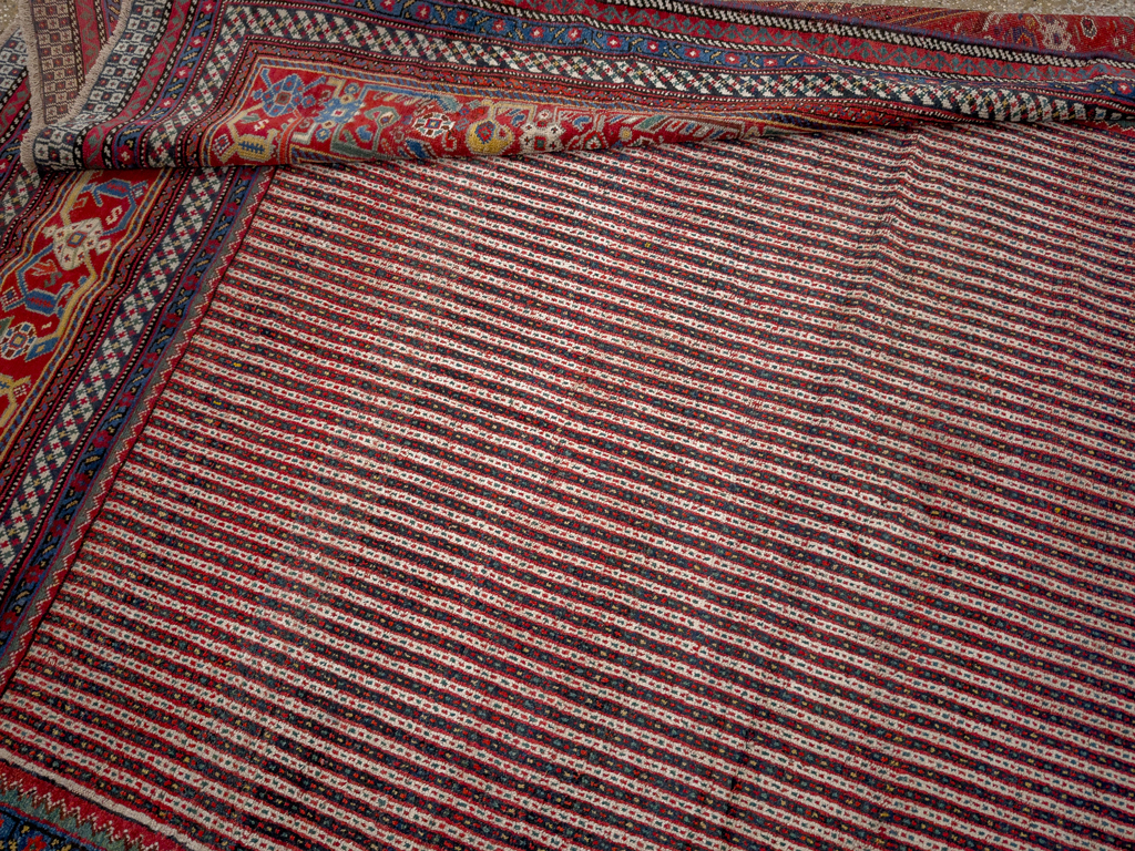 Antique Persian Qashqai Accent Carpet, No.33469 - Gsblank