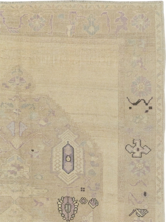 Vintage Turkish Anatolian Accent Rug, No.33483 - Gsblank