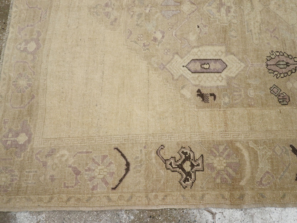Vintage Turkish Anatolian Accent Rug, No.33483 - Gsblank