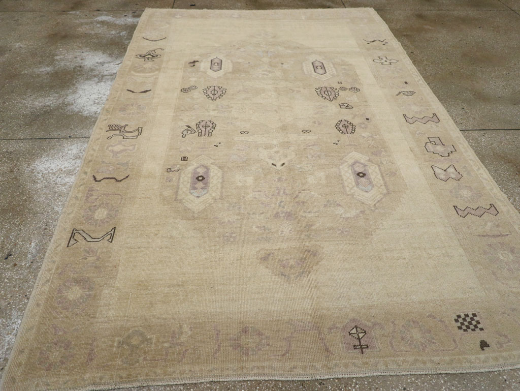 Vintage Turkish Anatolian Accent Rug, No.33483 - Gsblank