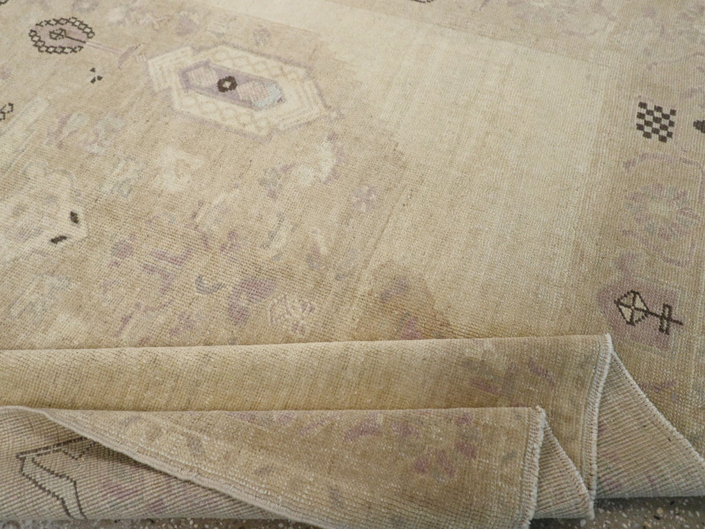 Vintage Turkish Anatolian Accent Rug, No.33483 - Gsblank