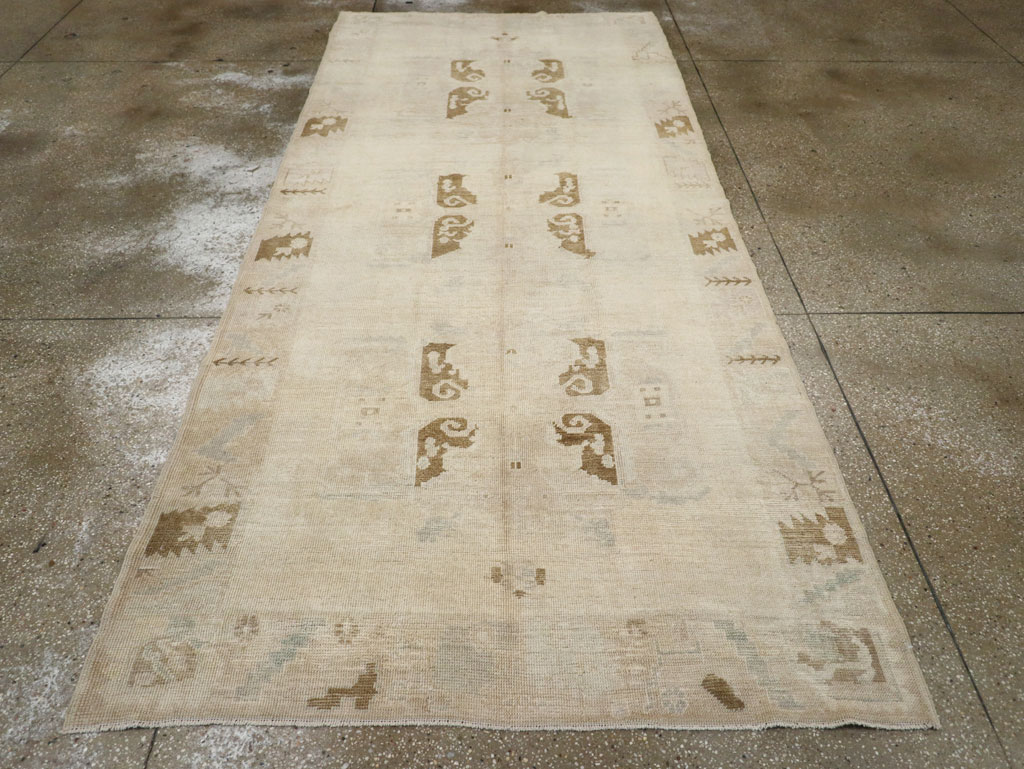 Vintage Turkish Anatolian Wide Gallery Runner, No.33484 - Gsblank