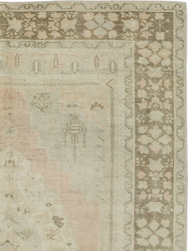 Vintage Turkish Anatolian Accent Rug, No.33487 - Gsblank
